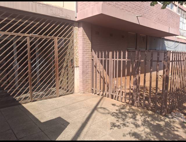2 BEDROOM APARTMENT FOR SALE IN KEMPTON PARK CENTRAL